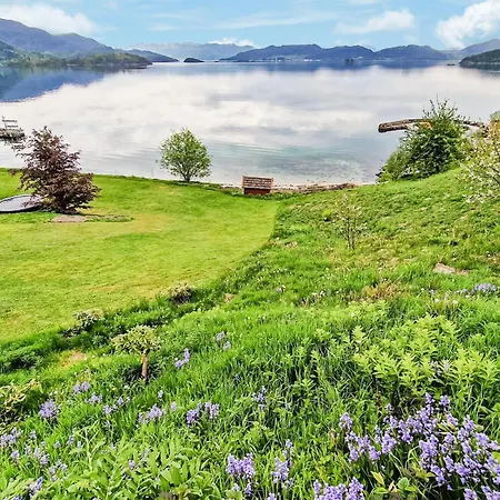 3 Bedroom Lovely In Holiday home Valen (Hordaland)